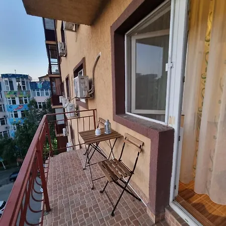 Cosy Spacious Apartment With Parking, Wi-Fi, Smart-Tv Netflix Rosu Exterior photo