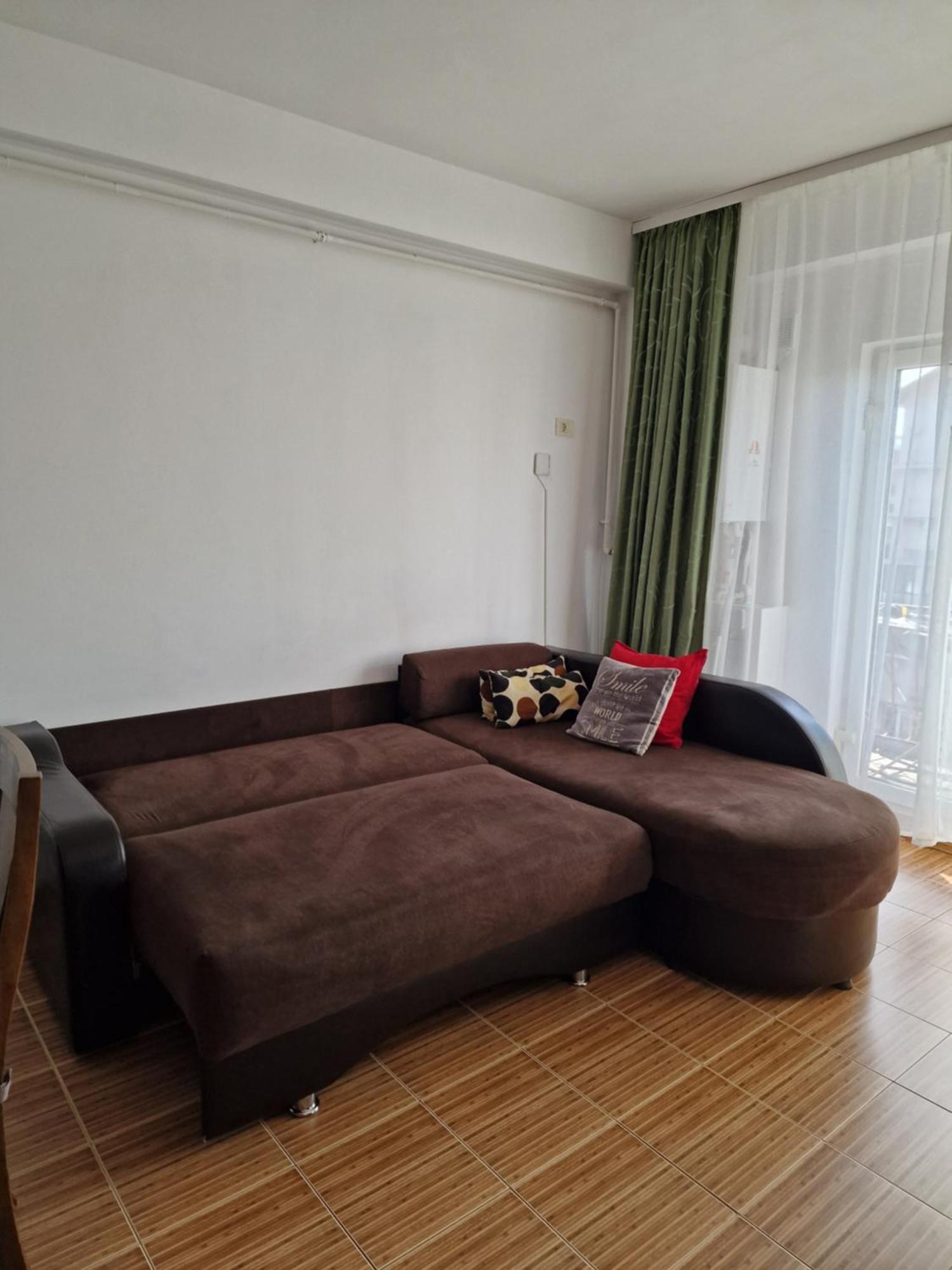 Cosy Spacious With Parking, Wi-fi, Smart-tv Netflix Apartment *