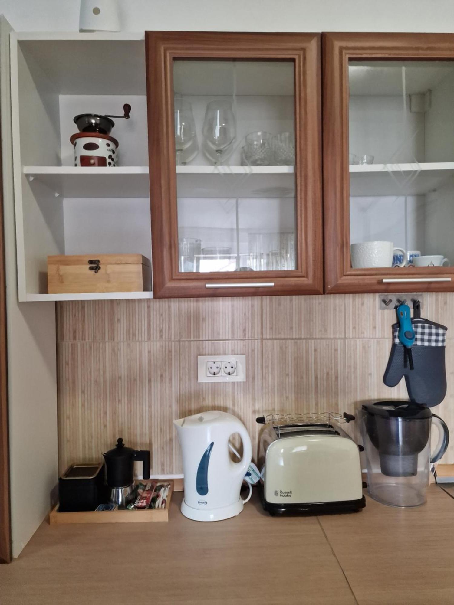 Cosy Spacious With Parking, Wi-fi, Smart-tv Netflix Apartment