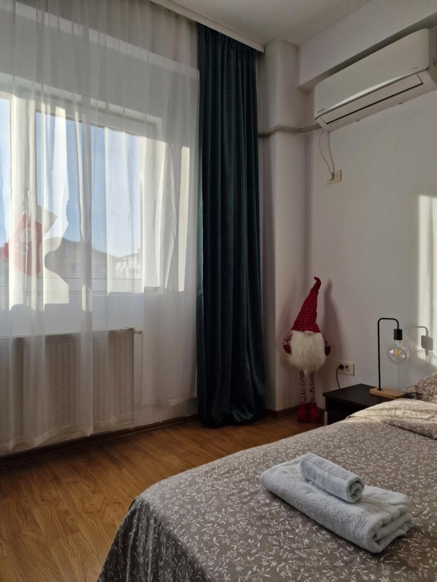 Cosy Spacious With Parking, Wi-fi, Smart-tv Netflix * Rosu