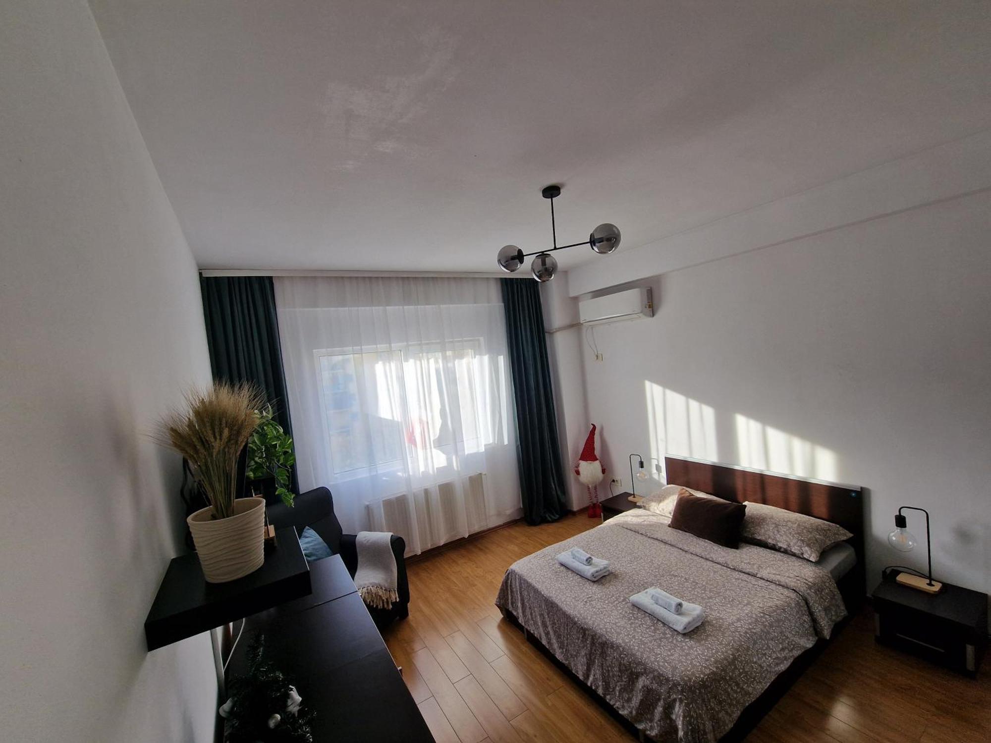 Cosy Spacious With Parking, Wi-fi, Smart-tv Netflix Rosu