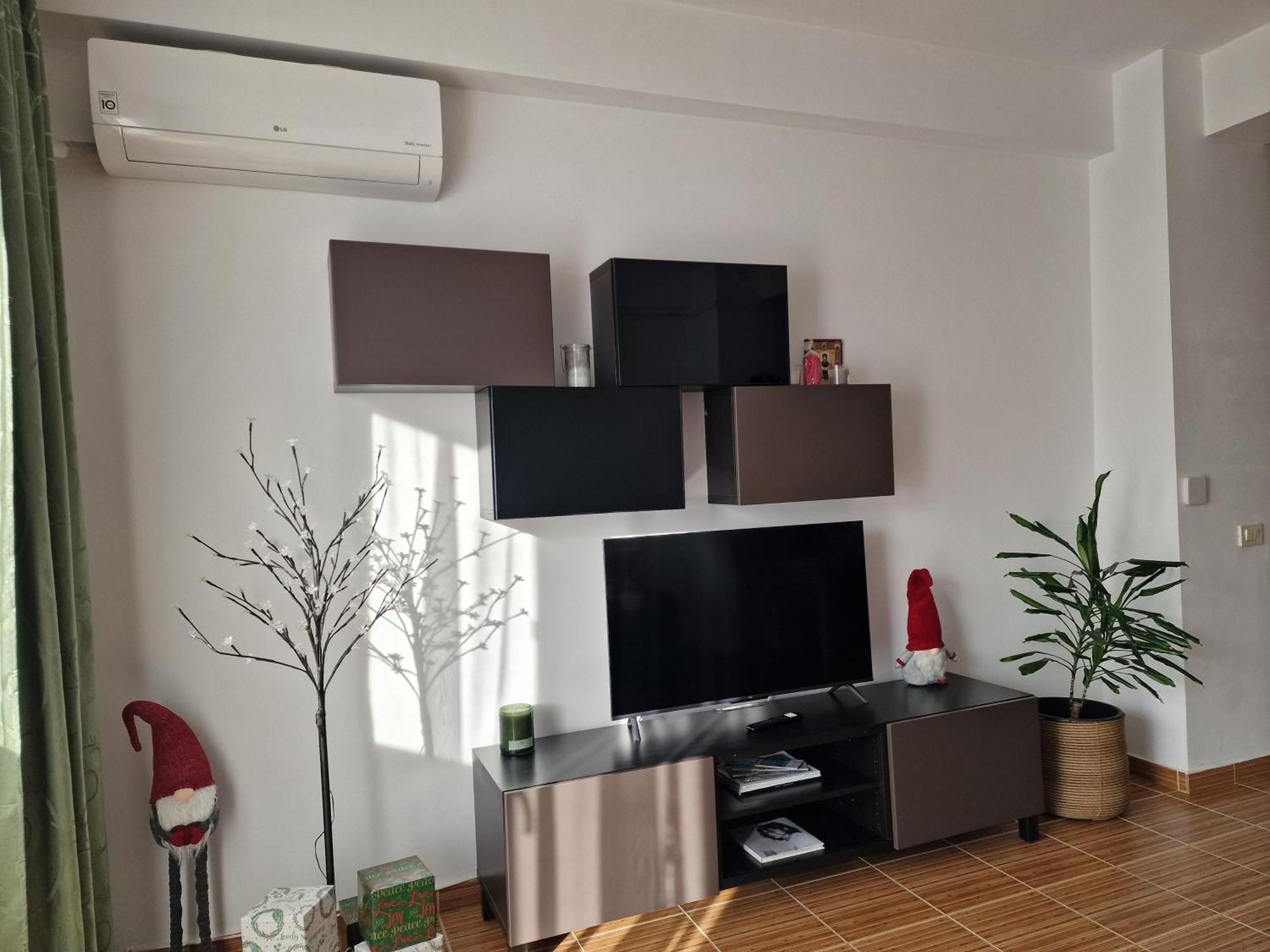 Apartment Cosy Spacious With Parking, Wi-fi, Smart-tv Netflix