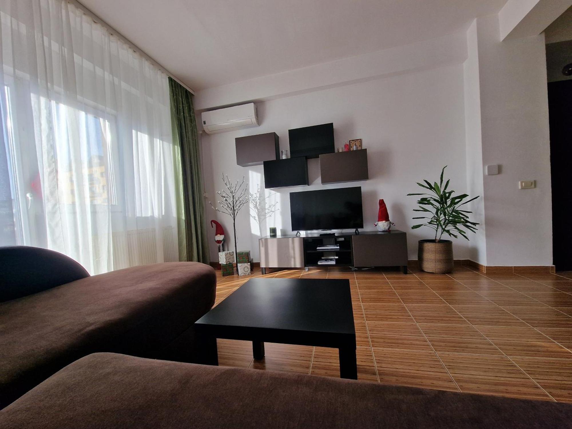Apartment Cosy Spacious With Parking, Wi-fi, Smart-tv Netflix Rosu