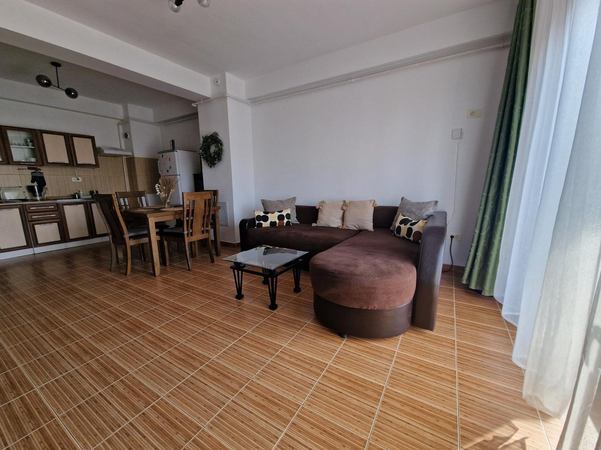Apartment Cosy Spacious With Parking, Wi-fi, Smart-tv Netflix