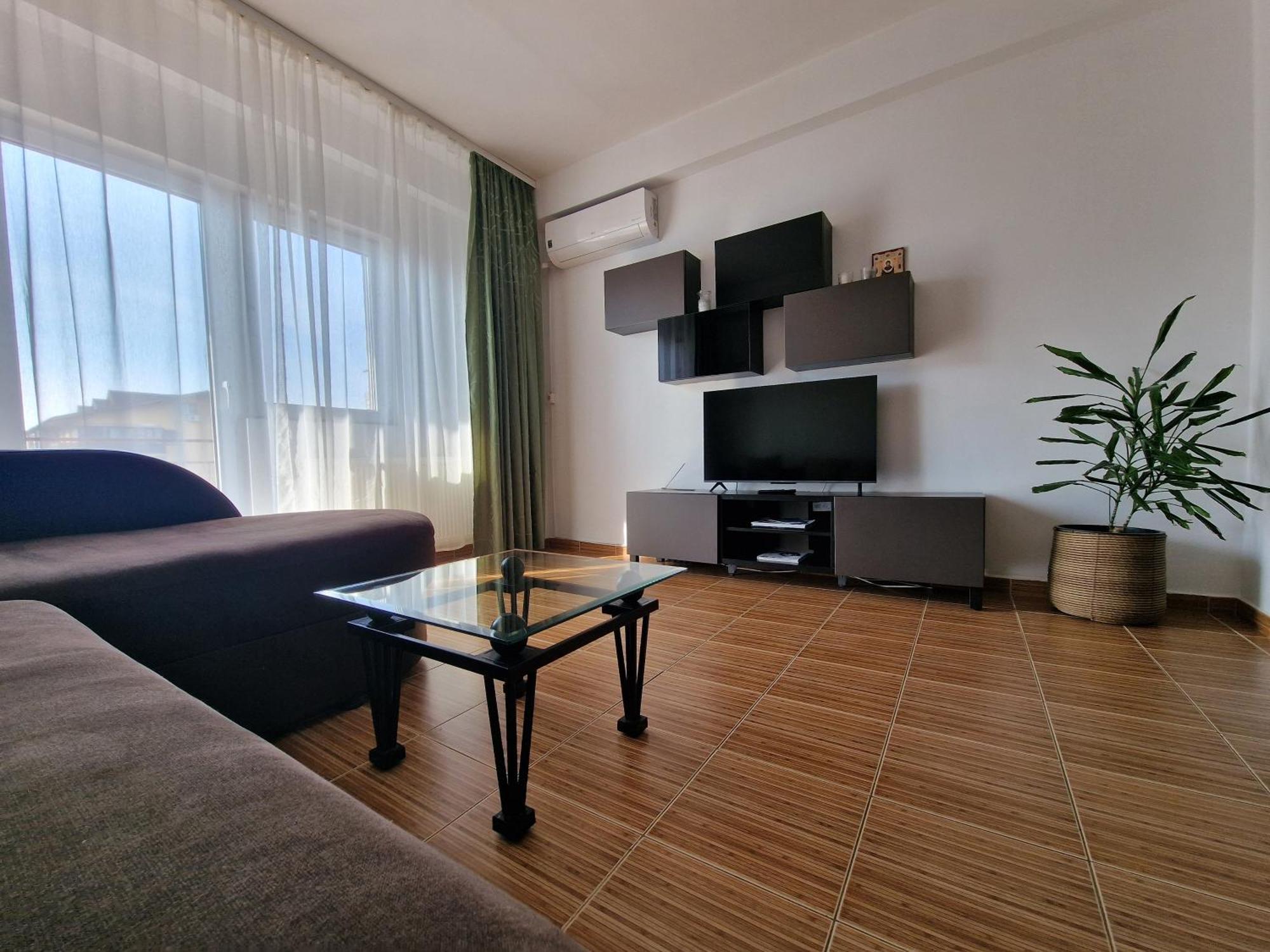 Apartment Cosy Spacious With Parking, Wi-fi, Smart-tv Netflix Rosu